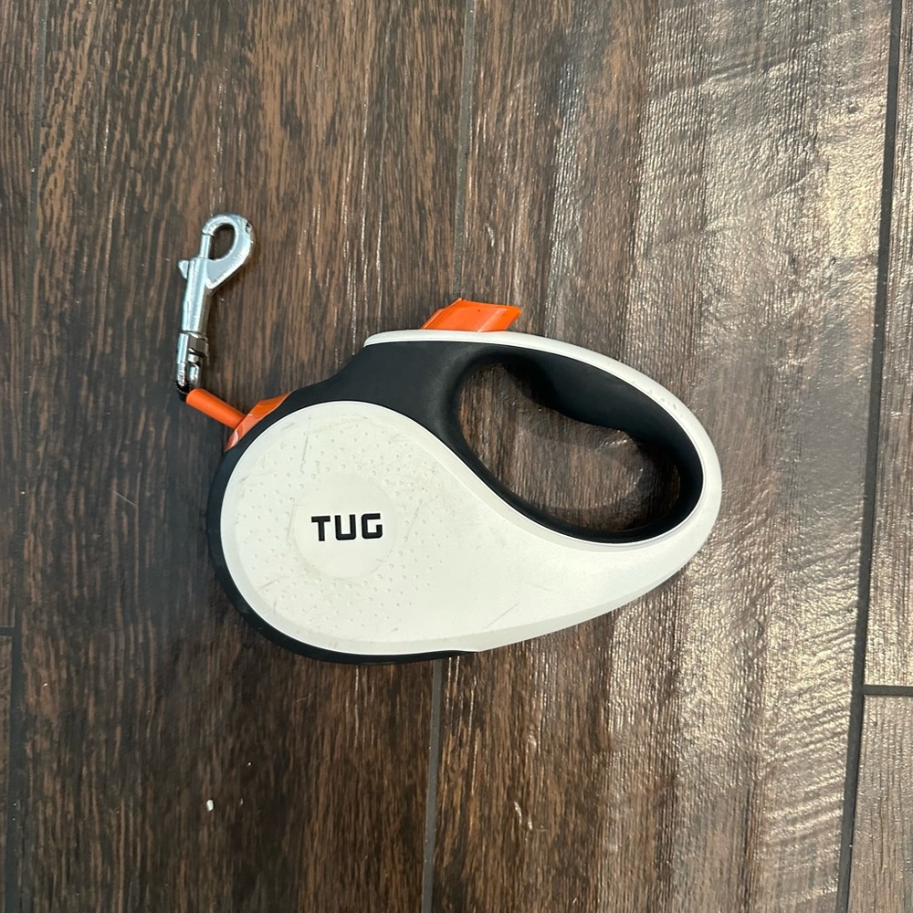 White and orange retractable pet leash